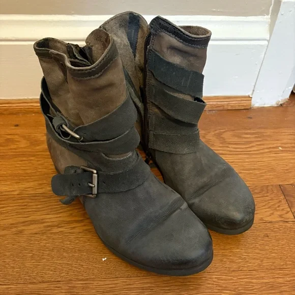 Miz Mooz Savvy Moto Buckle Boots Distressed Gray - 39 - Picture 8 of 9